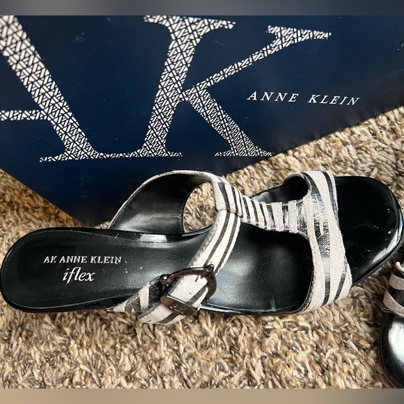 Anne Klein Zebra Heel - Picture 2 of 5